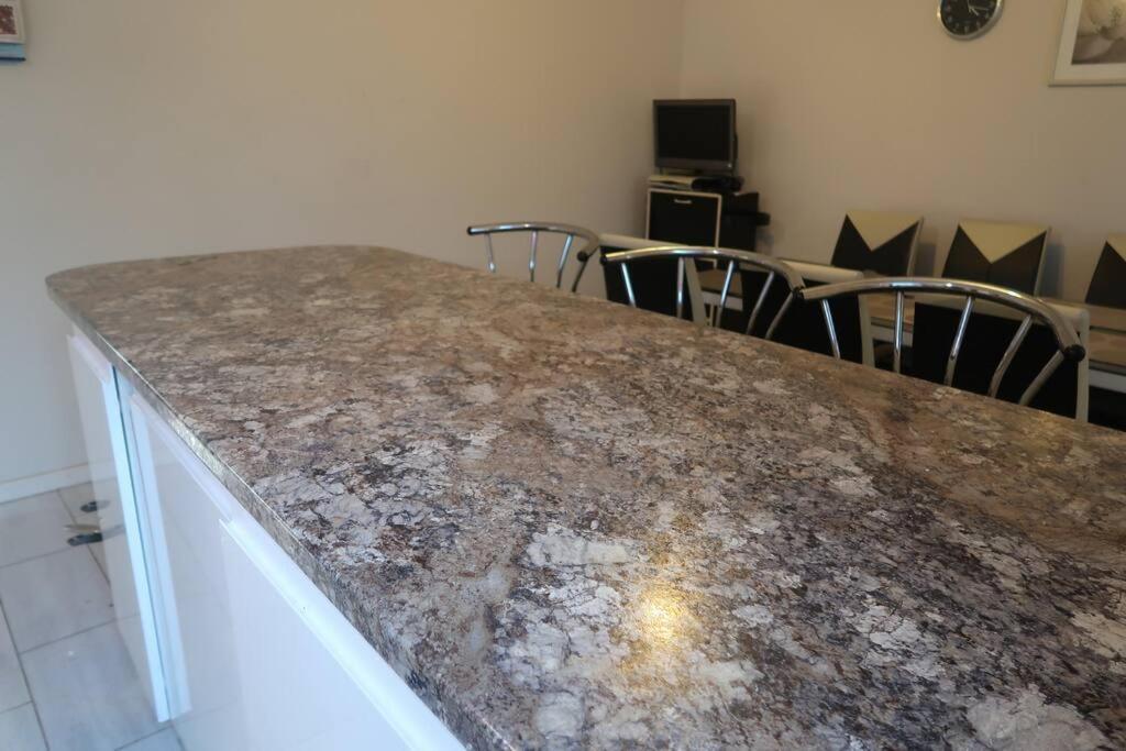 Spacious 4 Bed Farnborough Airshow Blackwater  Exterior photo
