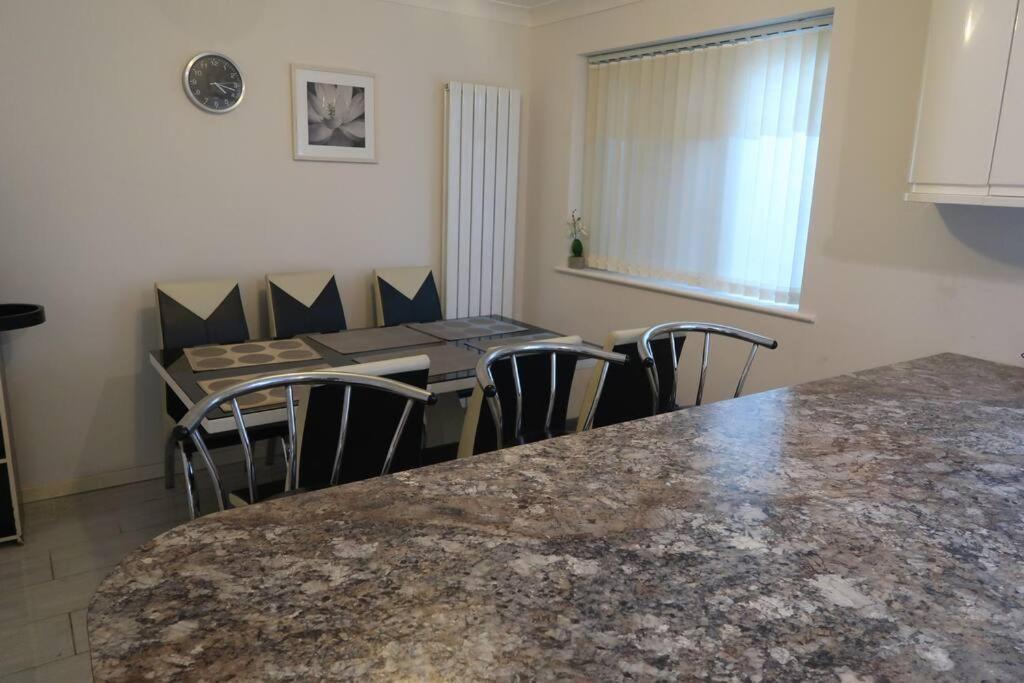 Spacious 4 Bed Farnborough Airshow Blackwater  Exterior photo