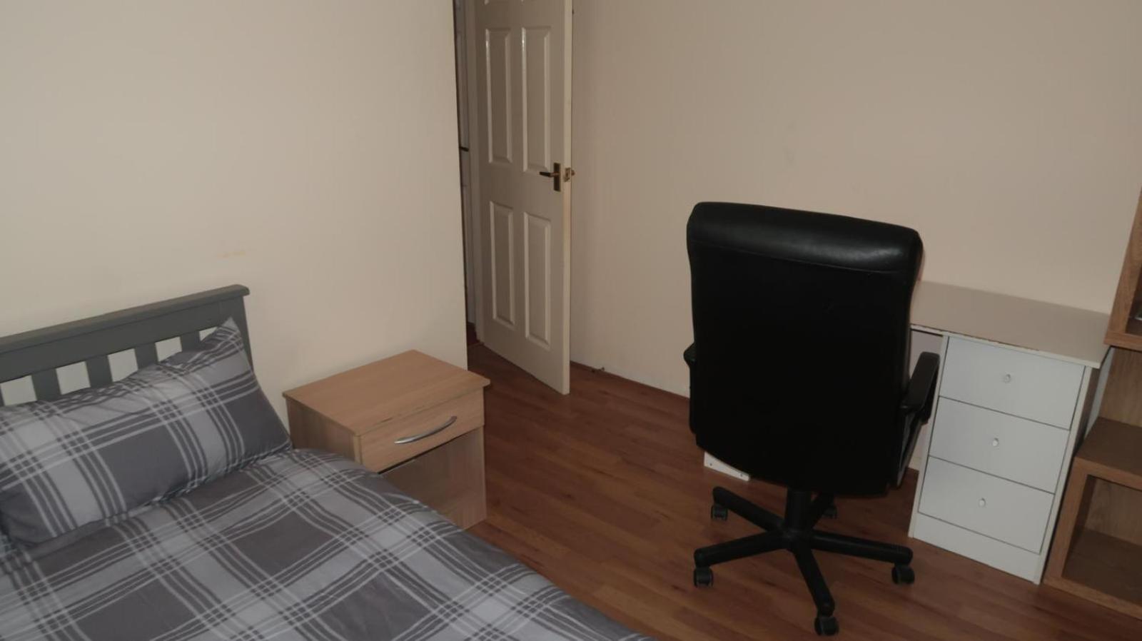 Spacious 4 Bed Farnborough Airshow Blackwater  Exterior photo