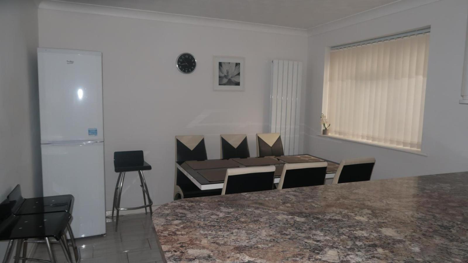 Spacious 4 Bed Farnborough Airshow Blackwater  Exterior photo